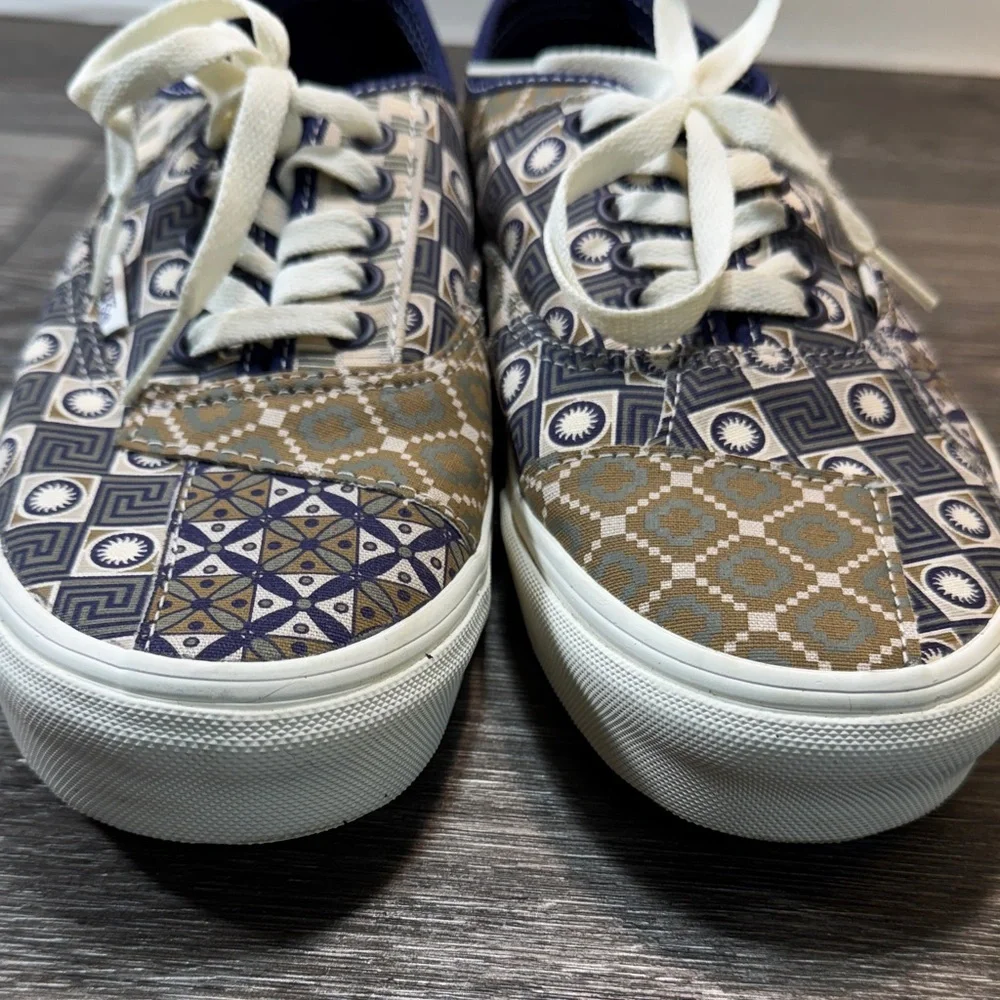 Vans Blue and tan Patterned Sneakers men’s 8.5 (s51)